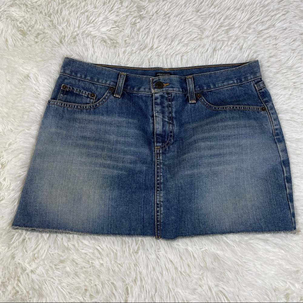 American Eagle y2k Denim Blue Jean Mini Skirt Size 10 Raw Hem Medium Wash